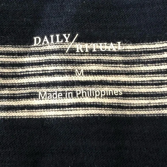 Daily Ritual striped v neck pocket tee, NWT medium - Picture 6 of 7